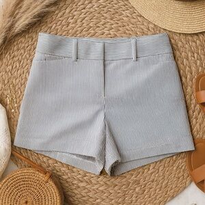 Ann Taylor gray white striped signature shorts ❤️